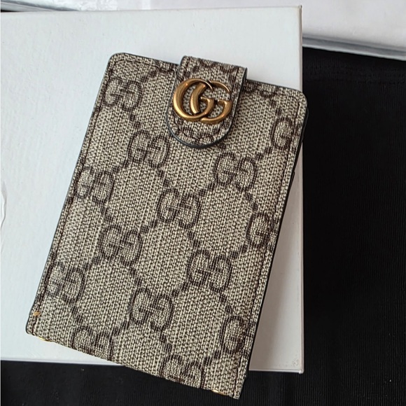 Gucci Beige and Brown GG Card Case - Picture 1 of 3